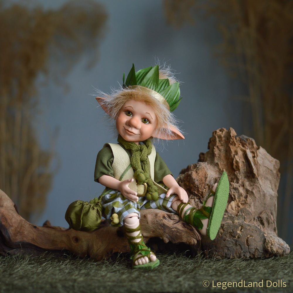 Kobold figura: Ambrus - ábrándozó kobold | LegendLand Dolls